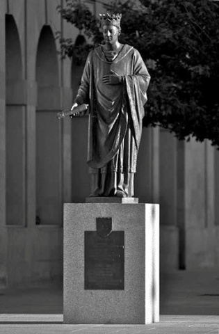 Promulgación del privilegio de la Unión y finalización de la construcción de la catedral de Pamplona.
