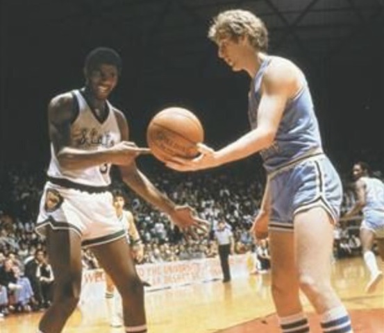 El equipo de Larry Bird perdió el partido campeonato contra el equipo de Magic Johnson.
