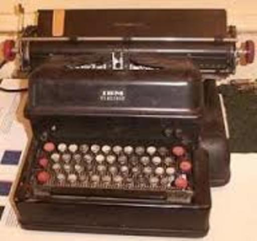 Se produce la primera unidad de maquina de escribir