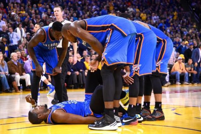Durant falls to injury