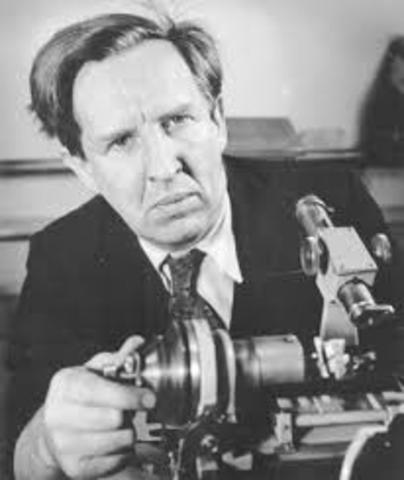 Hodgkin works with J.D Bernal, who inspired her to work on molecular structures.