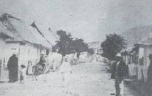 construción de las primeras casa con tja de barro