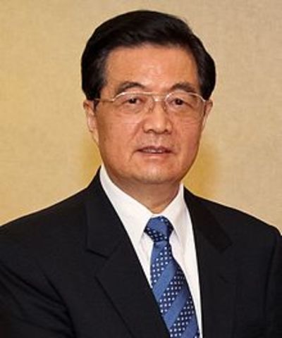 Hu Jintao becomes the new paramount leader after Jiang Zemin