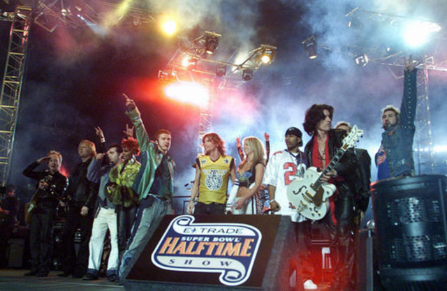 Performs at Super Bowl XXXV Halftime Show
