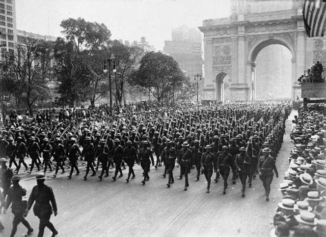 Allied troops reach Paris