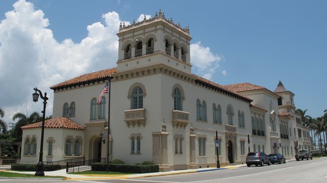 Palm Beach Town Hall - Local government building