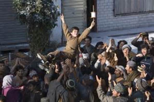 Amir wins the kite contest.