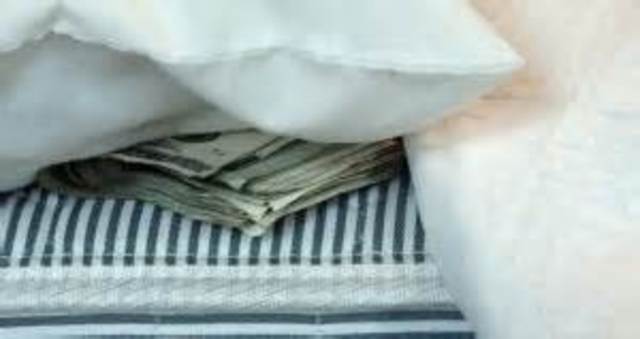 Amir sets up Hassan to look like a theif.