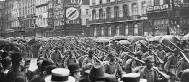 Germany invades Belgium to defeat the French army