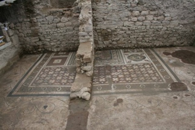 MURAL OF A ROMAN EPAVLIS IN DIDIMOTICHO