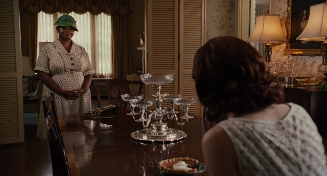 Minny trabaja para la señora Hilly Holbrook