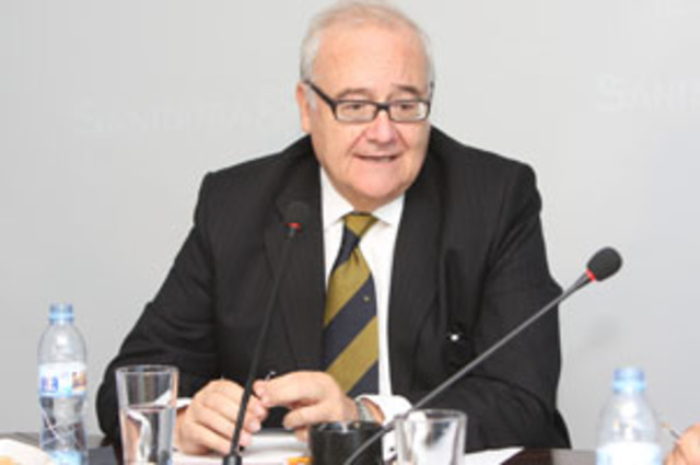 DIMISIÓN DE PRAT DOMÈNECH