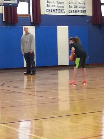 Jugúe mi primero partido de baloncesto.