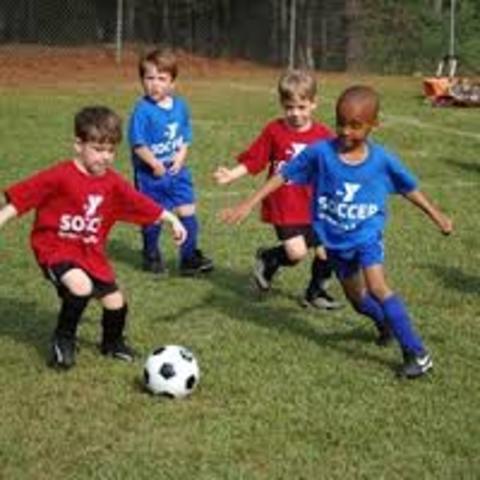 Je commençais jouer au foot.