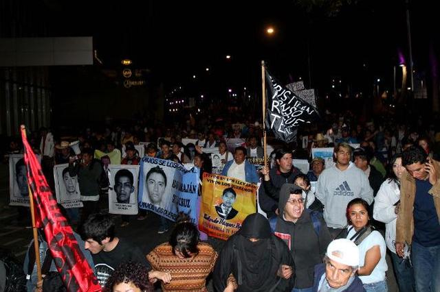 Normalistas protestan