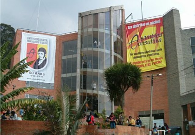 I decided to enroll at Universidad Francisco José de Caldas.