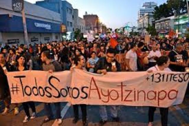 Marchan 43 ciudadanos