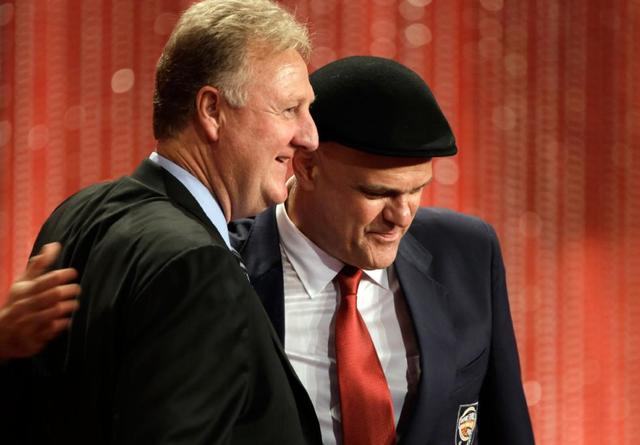 Larry Bird se fue incinió en el Naismith Memorial Basketball Hall of Fame.