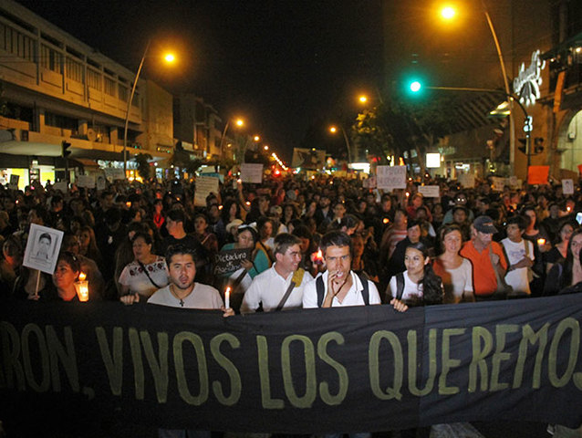 Padres de normalistas desaparecidos y PGR reanudan diálogo