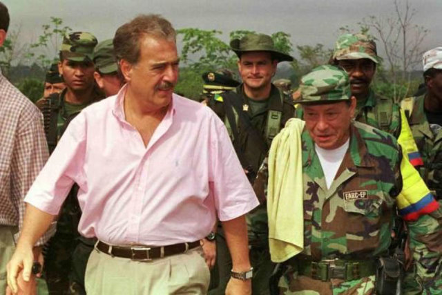 Primera reunión entre Andrés Pastrana y Manuel Marulanda