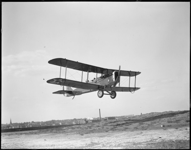 Wilson and Eielson fly over Antarctica