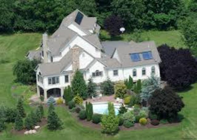 Jon and Kate get a bigger house