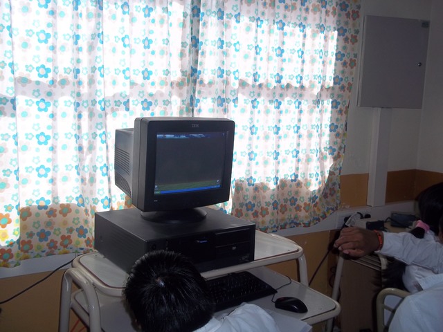 Se termina de armar el gabinete informático con la llegada de cuatro computadoras más