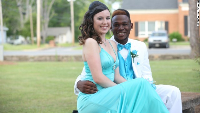 Georgia school host first racially integrated prom