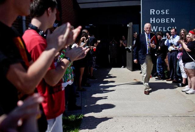 Assistant Superintendent Joel Estes Retires from District 205