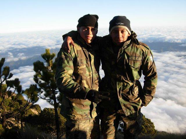 Inicio mis estudios de diversificado en una escuela militar.