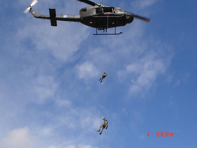 Realizó Ditching y descenso de un Helicóptero.