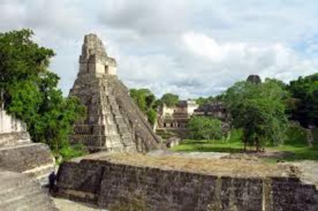 DESCUBRIMIENTO DE TIKAL