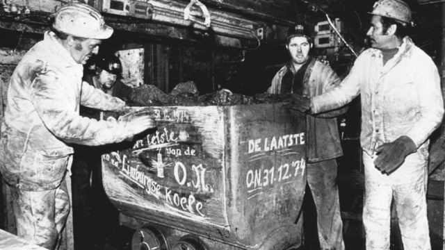 vies en hard werk in de kolenmijn