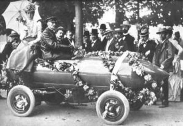 La prima auto elettrica