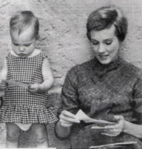 Emma Walton Hamilton born.