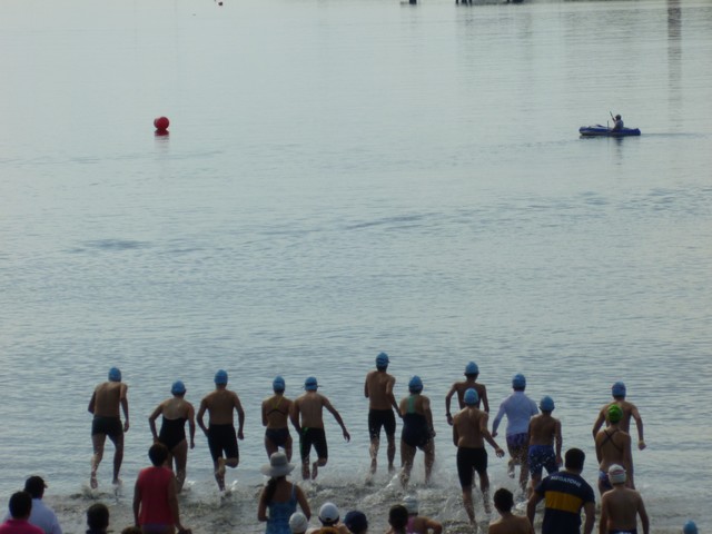 Competencia de natación en panajachel