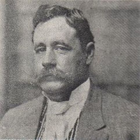 Alberto Fuentes Dávila