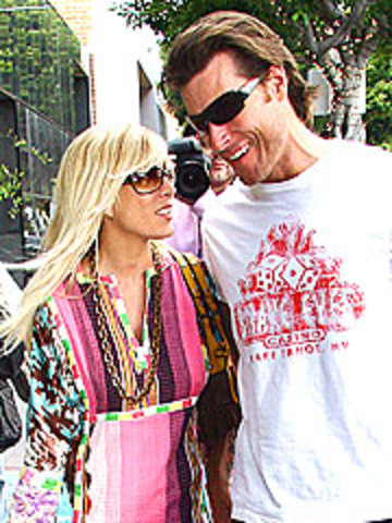 Tori gets engaged to Dean McDermott