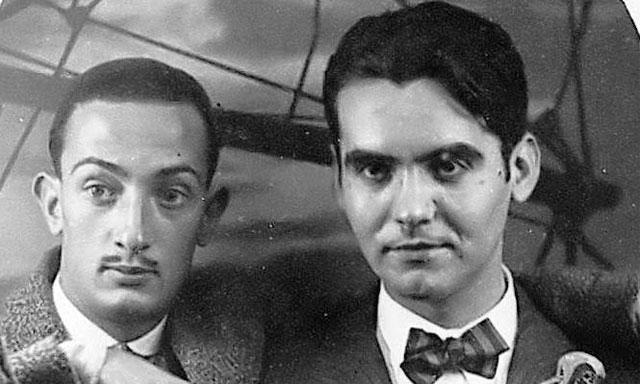 Conoce a Salvador Dalí con quien tiene gran relación.