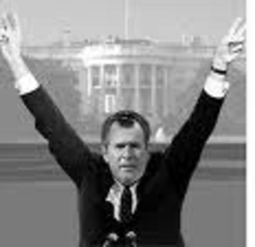 (5) Five men arrested trying to bug the Democratic Nat'l Convention at Watergate Hotel