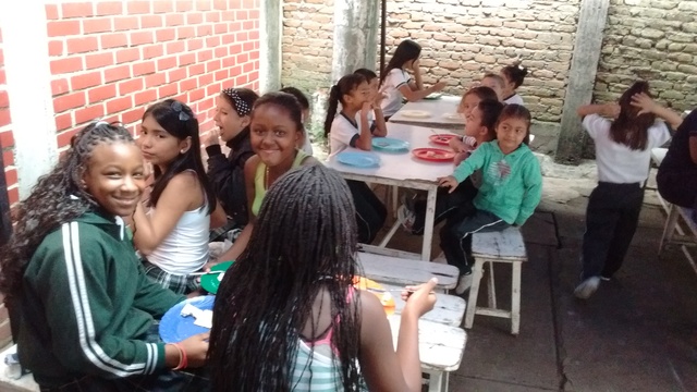 COMPARTIR "SANDWICH DE EQUIPOS"