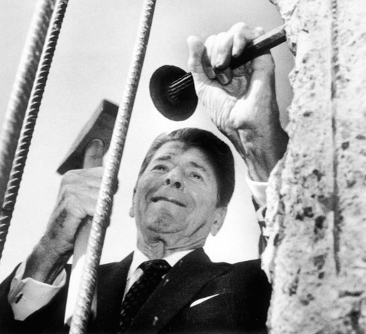 US President Reagan tells Soviet Premier Mikhail Gorbachev to “tear down this wall!”