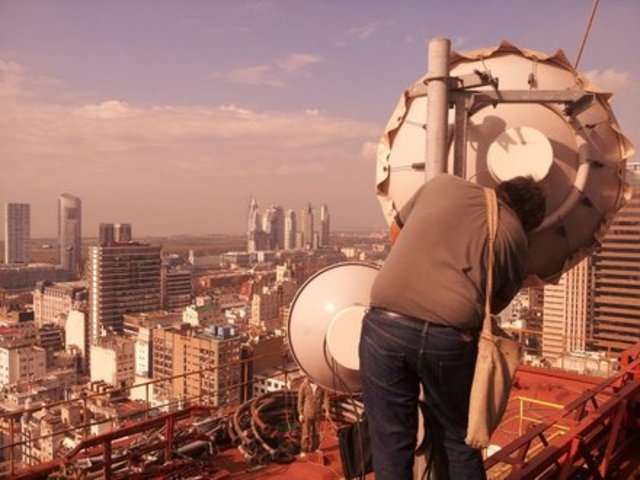 Surgen los primeros proveedores de Internet