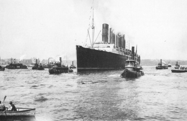 RMS Lusitania sinks