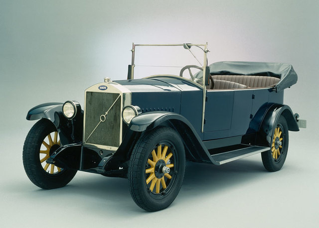 First vehicle produced by Volvo