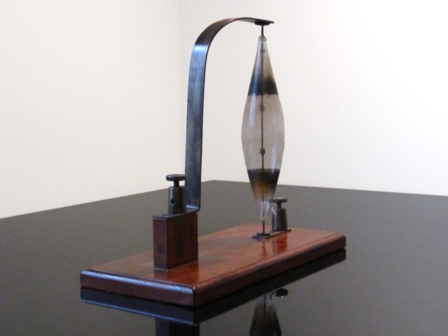 The first light bulb: the arc lamp