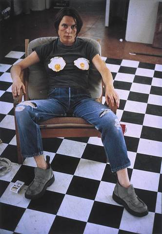Sarah Lucas, Zelfportret,