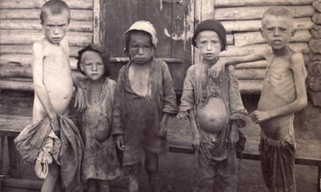 America supplies famine relief to Russia