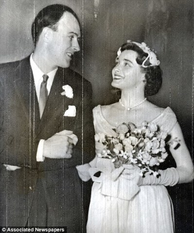 He got married with his first wife, Patricia Neal
