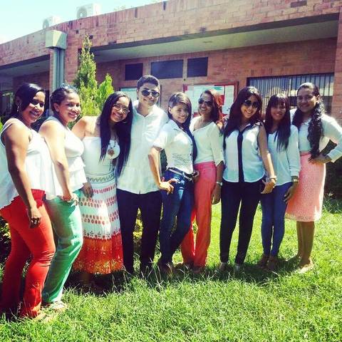 aparecen mis compañeros de universidad